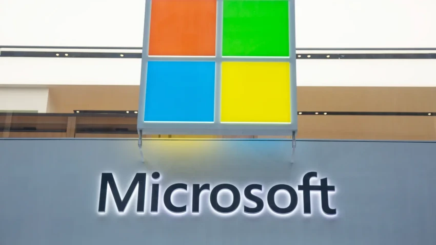 Сбой в работе Microsoft 365 затянулся, но ситуация улучшается.