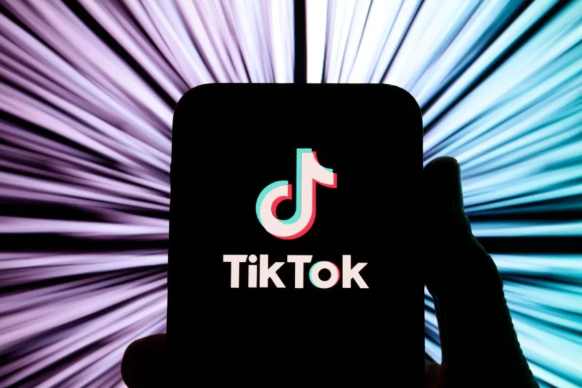 TikTok запускает помощника по покупкам на основе искусственного интеллекта и функцию оформления заказа в один клик.