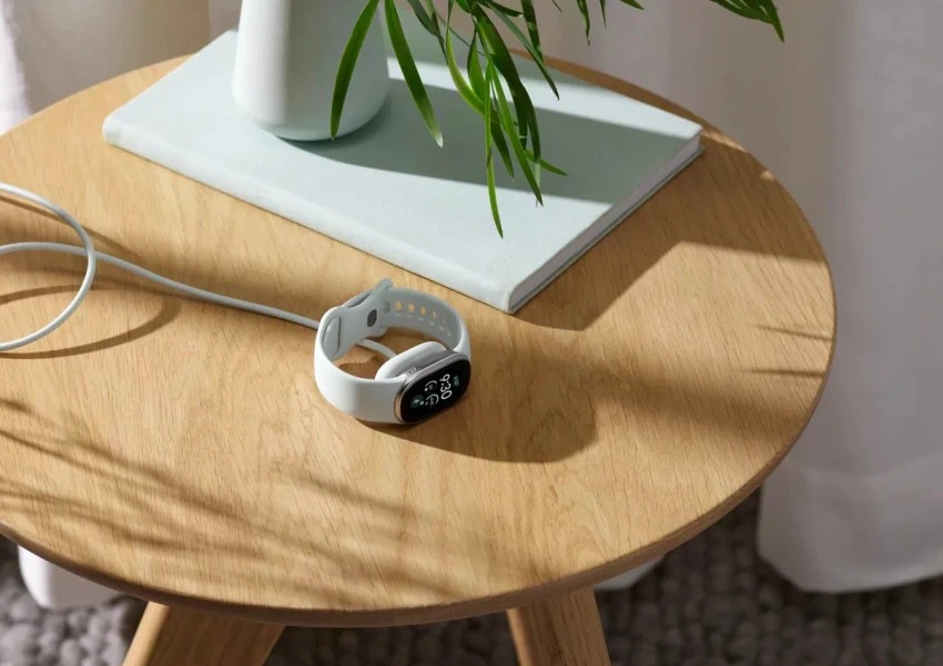 Fitbit Edge — это промежуточный вариант от Google между Fitbit Air и Pixel Watch.