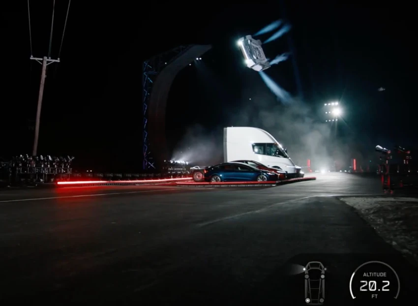 Tesla представила Roadster, работающий на энергии SpaceX, который летает и падает со стилем.