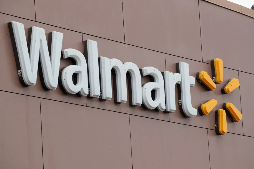 В то время как Amazon блокирует агентов искусственного интеллекта, Walmart встречает их радушно.
