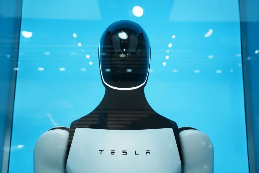 Компания Tesla начала производство роботов Optimus в Калифорнии, несмотря на падение прибыли на 43%.